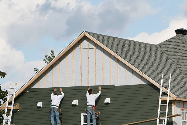 Professional Wood Siding technician working in Warsaw, IL